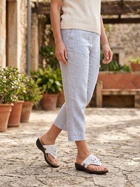 Clarks Women'sWhite Leather FloralThong WedgeSandals Cushioned Size US 11- UK8.5